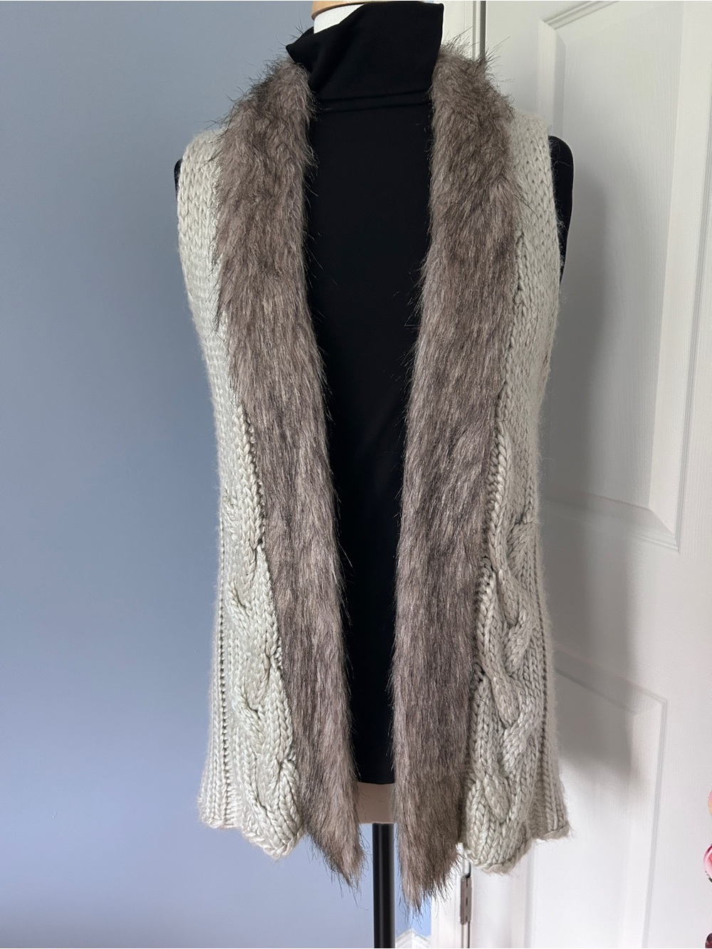Dress Barn Cream Cable Knit Vest with Gray Faux Fur Trim